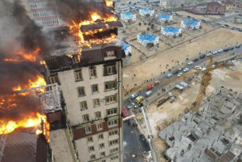 Фотография к новости: Пожар охватил многоэтажку в Актау: эвакуировано 50 жильцов