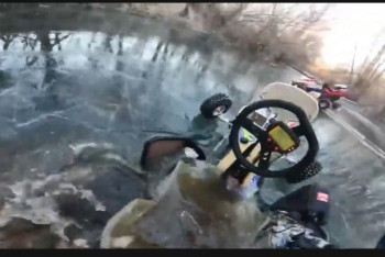 Фотография к новости: Экстремальный заезд: картингист провалился под лед