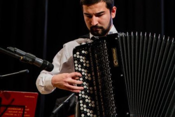 Фотография к новости: Чемпион мира по игре на баяне Олжас Нурланов о хейте, выгорании и будущем