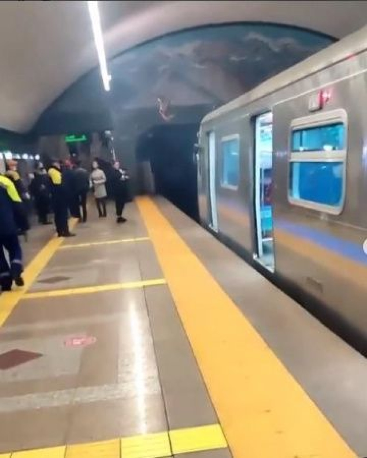 Задымление в метро Алматы сняли на видео очевидцы