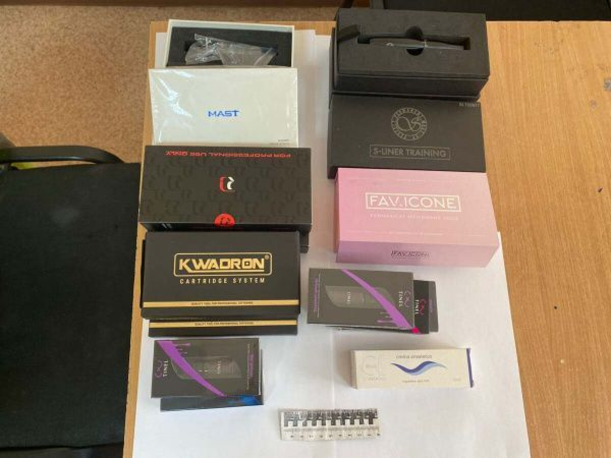 Накладные ресницы и средства для макияжа украл костанаец