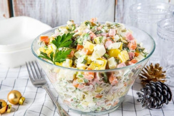 Фотография к новости: Диетолог раскрыла опасность салата оливье для некоторых людей