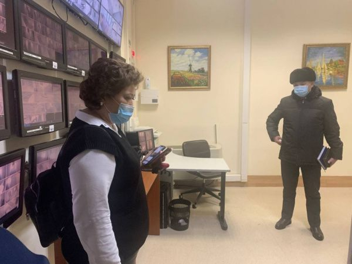 Из-за конфликта с экс-депутатом Тлеуханом в Парламент вызвали полицию