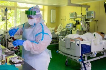 Фотография к новости: "Дельта" и "Омикрон" могут вызвать цунами новых заражений