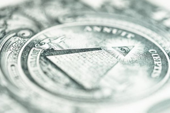 Фотография к новости: Обманули 500 человек на 1,5 миллиарда тенге: организаторов финансовых пирамид осудили в Алматы