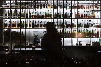 Фотография к новости: Обнаружена неожиданная связь между COVID-19 и алкоголем