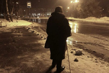 Фотография к новости: Петропавловцы спасли оставшуюся на морозе бабушку с потерей памяти