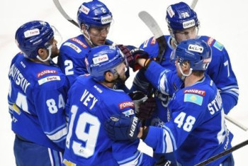 "Барыс" разгромил "Динамо" в домашнем матче в КХЛ