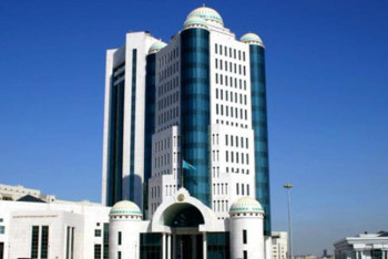 Фотография к новости: Сенаторы просят казахстанцев следовать законам и решать вопросы мирным путем