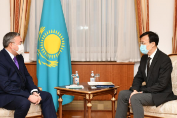 Фотография к новости: Министр иностранных дел РК принял посла КНР