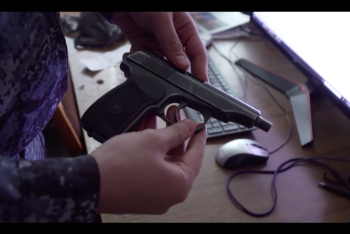 Фотография к новости: Оружие изымали у водителей и пассажиров автомобилей в разных частях Шымкента