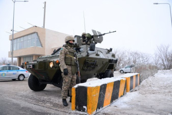 Фотография к новости: Экстремисты пытались захватить воинские части - Минобороны Казахстана