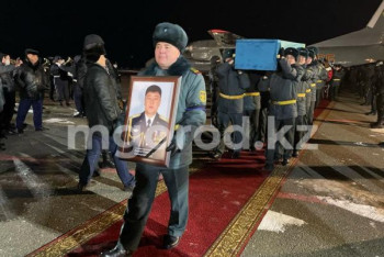 Фотография к новости: Тело погибшего в беспорядках в Алматы подполковника доставили в Уральск