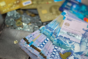 Фотография к новости: Зарплаты работников промышленных предприятий повышают в Актюбинской области