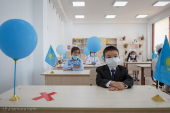 Фотография к новости: При улучшении эпидситуации школьники Нур-Султана, Алматы и Шымкента вернутся к офлайн-обучению