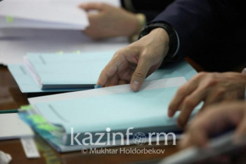 Фотография к новости: "Напали иностранцы и "неказахи". Оскандалившуюся в Алматы учительницу не уволят