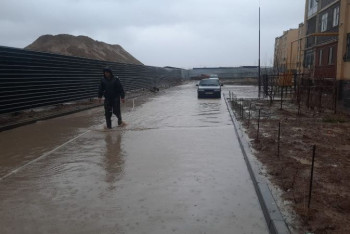 Фотография к новости: Шымкент залило дождем: спецтехника откачивает воду