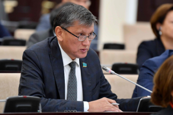 Фотография к новости: Воспитываются на TikTok и готовы разгромить свой очаг. Сенатор раскритиковал ценности молодежи