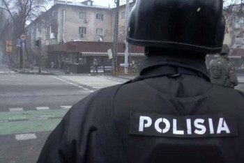 Фотография к новости: 4,5 тысячи вооруженных полицейских сопровождали "караваны" банка с наличкой