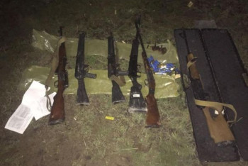 Фотография к новости: Автомат Калашникова и более 50 единиц другого оружия обнаружили в Таразе