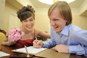 Фотография к новости: Запрет на смех в ЗАГСах отменили в российском регионе