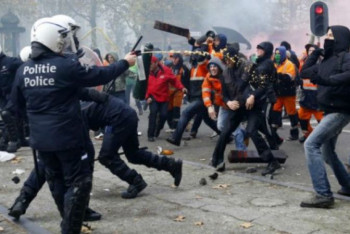 Фотография к новости: В Бельгии 239 человек задержаны за беспорядки против антикоронавирусных мер