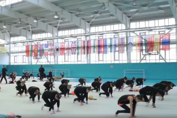 Фотография к новости: Родители юных гимнасток пытаются спасти спортивную школу от закрытия в Алматы