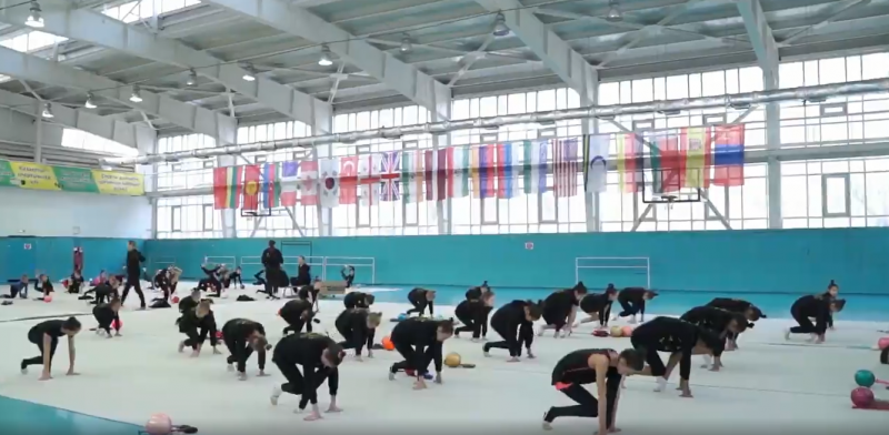 Фотография к новости: Родители юных гимнасток пытаются спасти спортивную школу от закрытия в Алматы