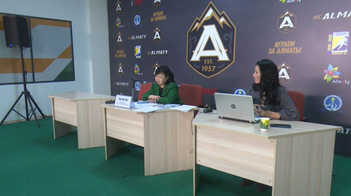 Скрин с трансляции пресс-конференции.