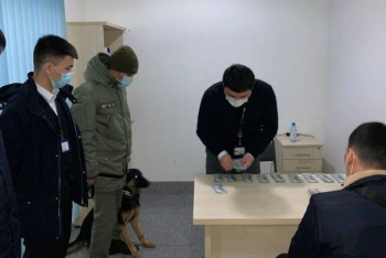 Фотография к новости: Казахстанец пытался вывезти в Грузию крупную сумму незадекларированной валюты