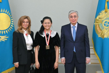 Фотография к новости: Чемпионка мира по шахматам Бибисара Асаубаева рассказала Токаеву о карьерных планах