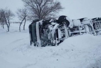 Фотография к новости: Столкновение грузовика и легковушки унесло жизни пяти человек в Актюбинской области