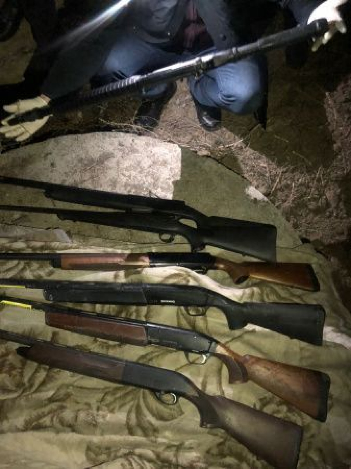 Задержаны двое подозреваемых в ограблении оружейных магазинов в Алматы