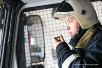 Фотография к новости: На нас шли с камнями, дубинками и оружием – о выездах в ночь погромов рассказали пожарные Алматы