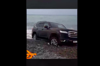 Фотография к новости: Устроивший "покатушки" в Сочи казахстанский внедорожник принадлежит преподавателю КазНУ