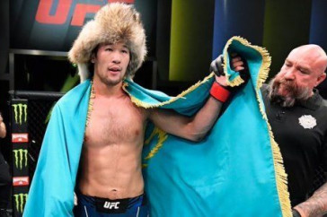 Фотография к новости: Шавкат Рахмонов ярким нокаутом с "вертушки" выиграл третий бой подряд в UFC