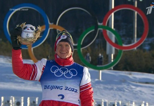 Фотография к новости: Российский олимпиец сломал пьедестал во время награждения