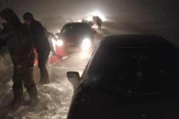 Фотография к новости: 53 автомобиля застряли в снежном плену в Туркестанской области