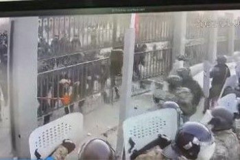 Фотография к новости: Видео захвата здания полиции в Кызылорде появилось в соцсетях