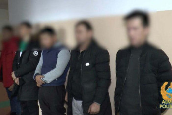 Фотография к новости: Раздававших арматуру участникам беспорядков задержали в Алматы