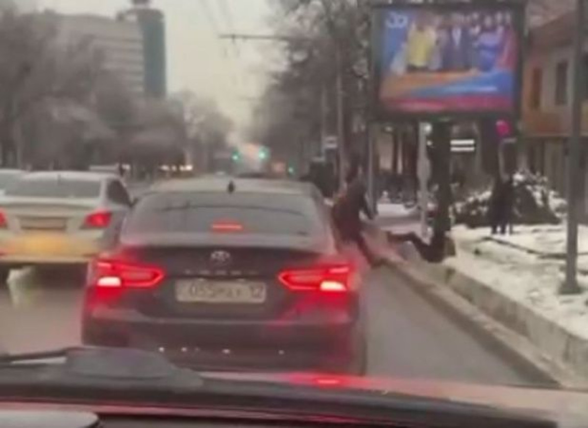"Кинули девушку в арык": возмутившее алматинцев видео прокомментировали в полиции