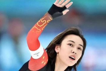 Фотография к новости: Покорившая мир своей красотой этническая казашка из Китая дала интервью на родном языке