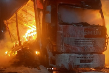 Фотография к новости: Фура с одеждой сгорела на трассе в Павлодарской области