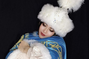 Фотография к новости: Димаш вдохновил фанатку из Индонезии на создание казахского костюма