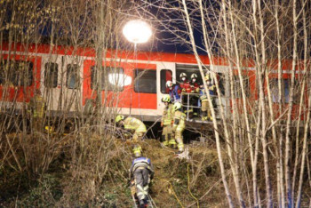 Фотография к новости: Один человек погиб и десятки ранены в результате столкновения поездов в Баварии