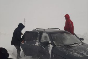 Фотография к новости: 30 детей спасли из снежного плена в Казахстане за сутки