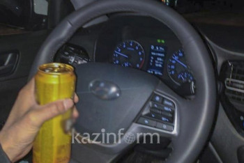 Фотография к новости: Акима рекомендовали уволить за появление пьяным на митинге в Мангистау