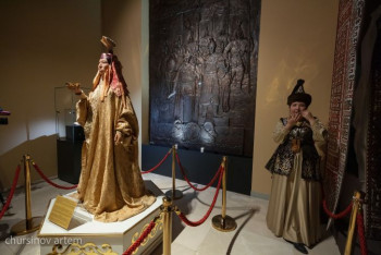 Фотография к новости: Дворцовая мода. Реконструкцию знатной женщины эпохи Золотой Орды презентовали в Нур-Султане