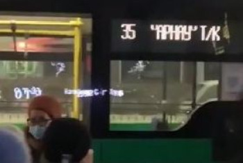 Фотография к новости: Пассажир выломал дверь автобуса в Нур-Султане