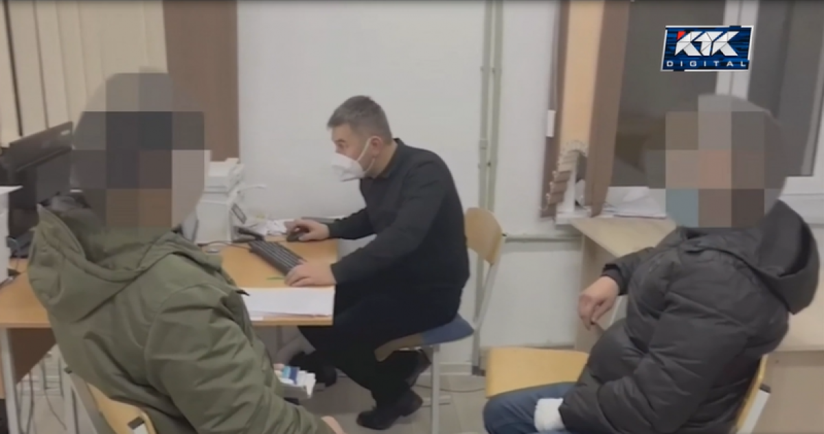 Отец и несовершеннолетний сын развозили горючую смесь погромщикам в Таразе